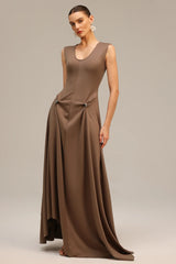 Vestido Longo Elegante com Decote V, Cintura Alta, Drapeado Sofisticado e Fivela Metálica
