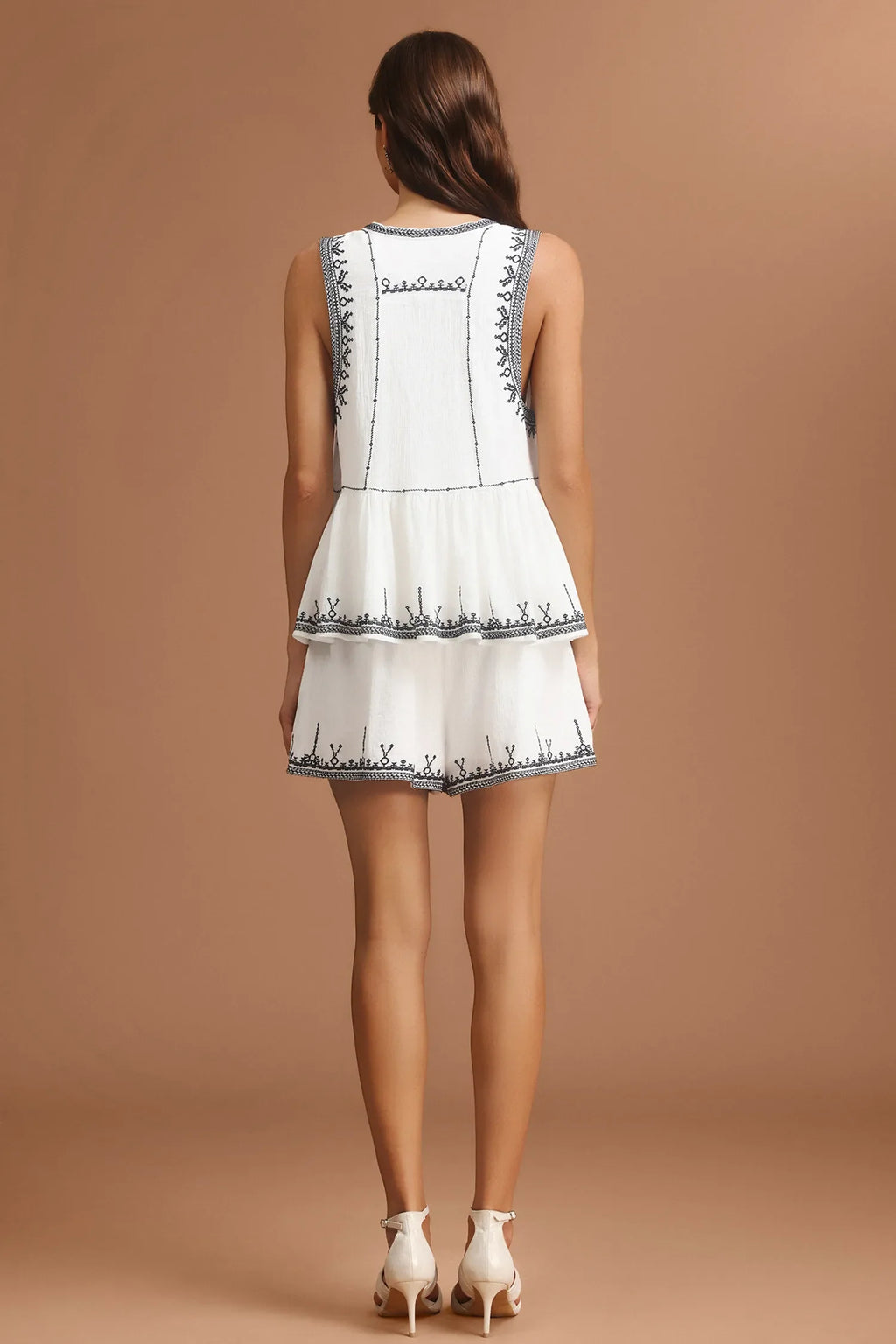 Conjunto Elegance: Colete Acinturado e Saia com Zíper Lateral