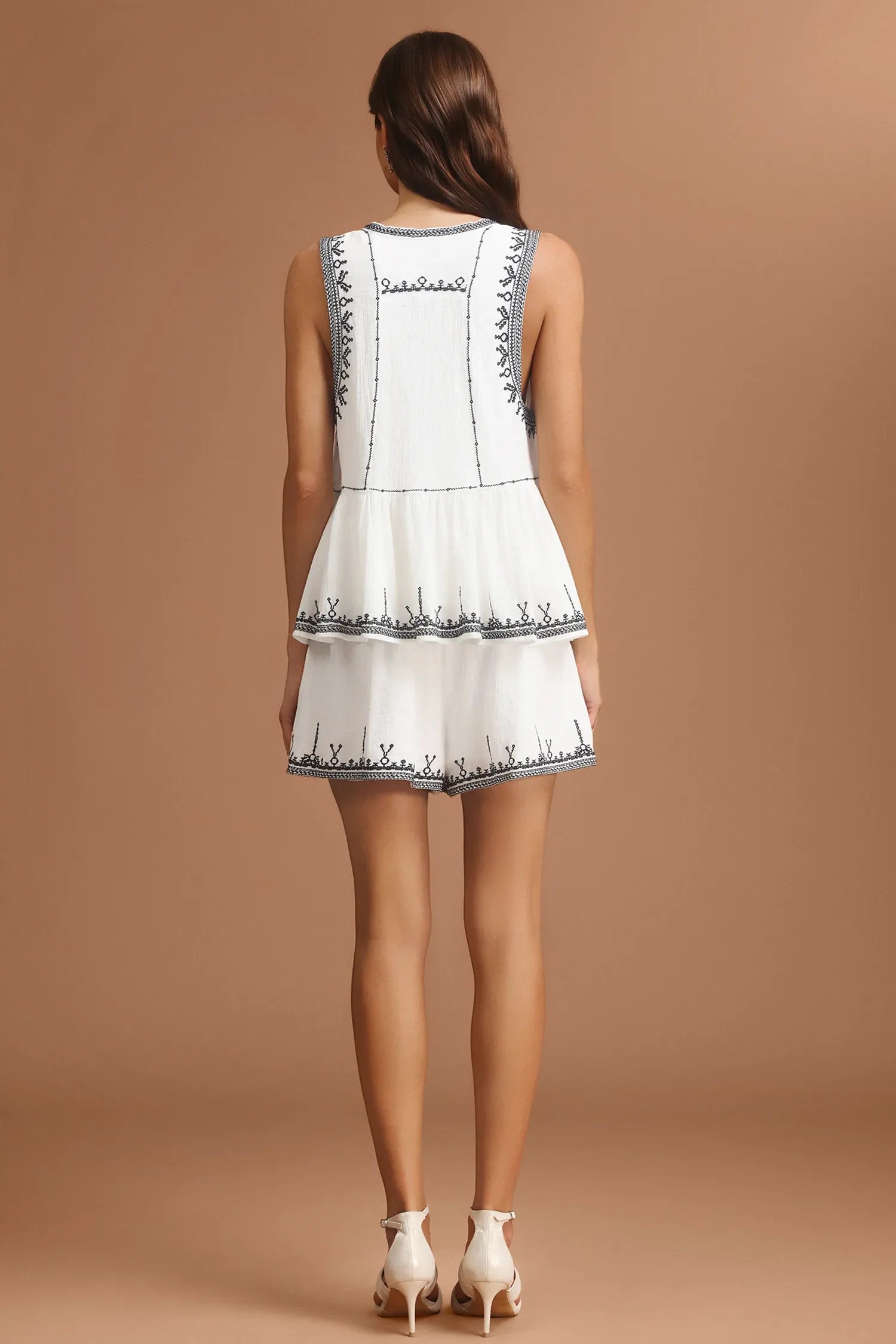 Conjunto Elegance: Colete Acinturado e Saia com Zíper Lateral
