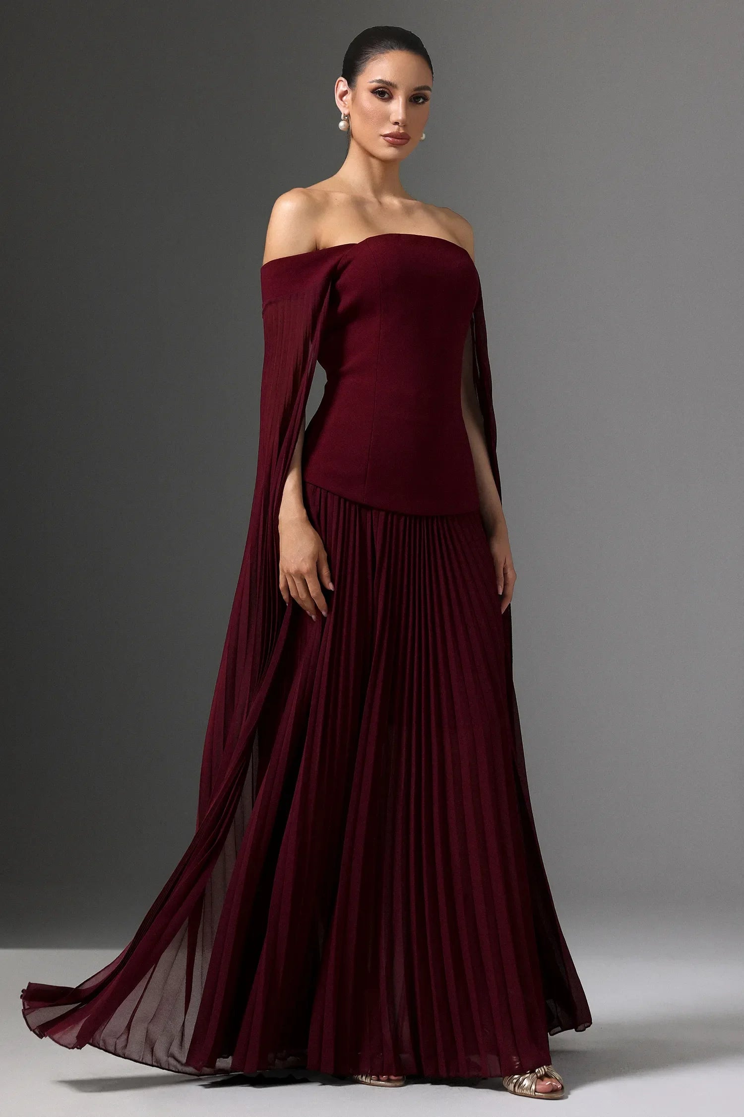 Vestido Elegante com Decote Ombro a Ombro Cintura Marcada