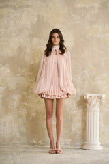 Conjunto Vestido e Capa Estruturada em Rosa Glossy