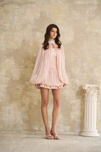 Conjunto Vestido e Capa Estruturada em Rosa Glossy