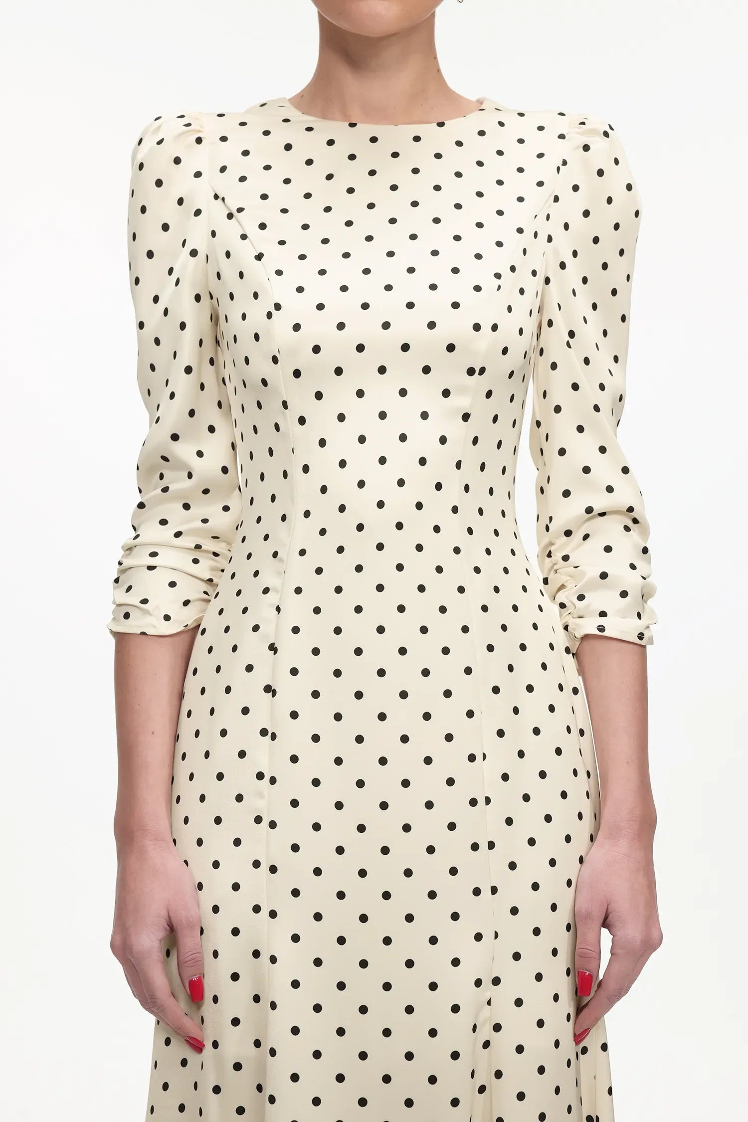 Vestido Sereia Elegante com Mangas Longas e Decote Costas em Formato de Coração