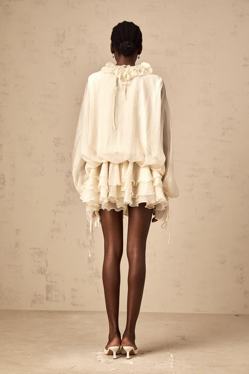 Vestido Flores em 3D, Decote em V e Detalhes em Babados