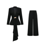 Conjunto de Inverno Linha Nobre: Casaco com Gola Plissada e Calça de Corte Reto