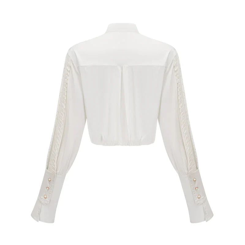 Camisa de Luxo com Gola, Laços Ornamentais e Fivelas de Pérola