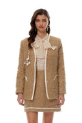 Conjunto Ghita — Blazer Tweed Dourado + Camisa com Laço + Saia Mini