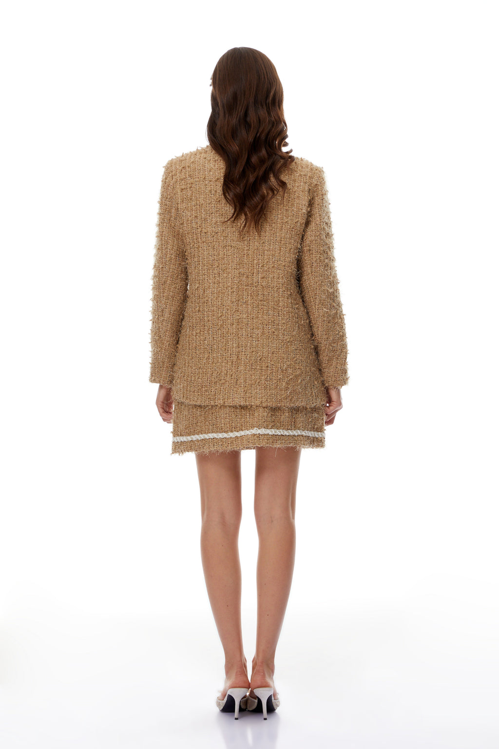 Conjunto Ghita — Blazer Tweed Dourado + Camisa com Laço + Saia Mini