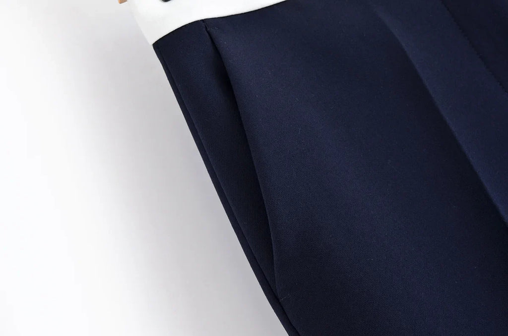 Conjunto Feminino Versátil – Blusa Básica com Recortes e Calça Reta Cintura Alta