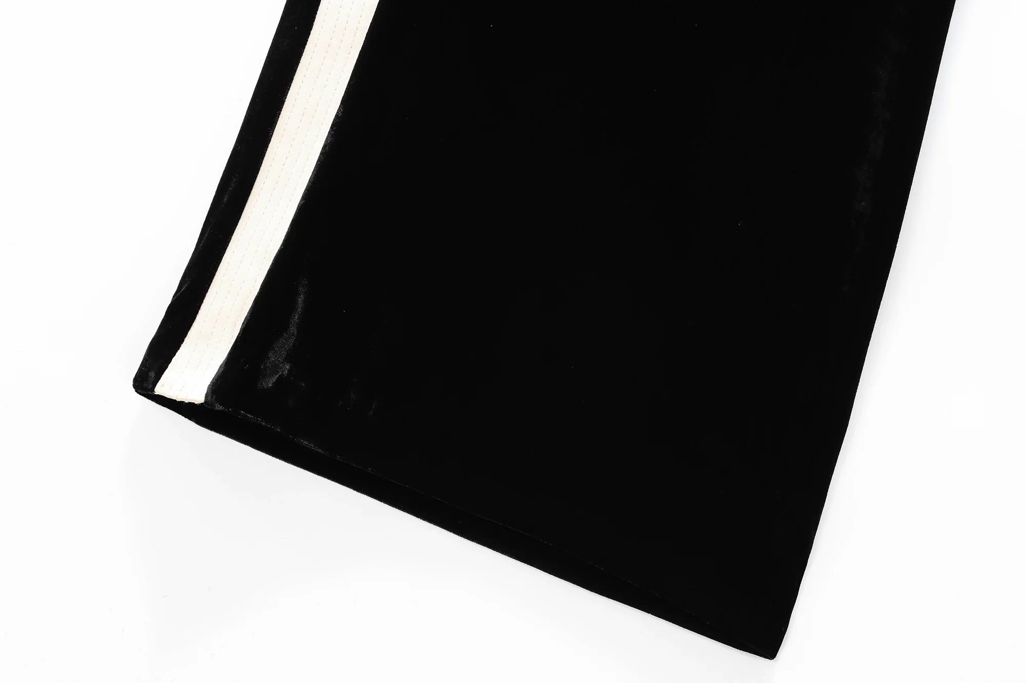 Conjunto em Veludo com Camisa de Manga Longa e Calça – Design Elegante com Detalhes Laterais