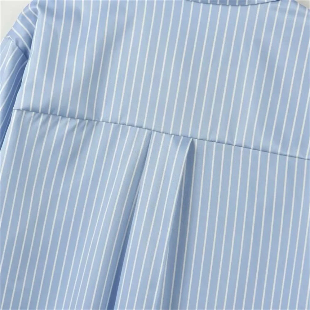 Camisa Listrada  Detalhe Bordado – Design Retrô e Elegância Atemporal
