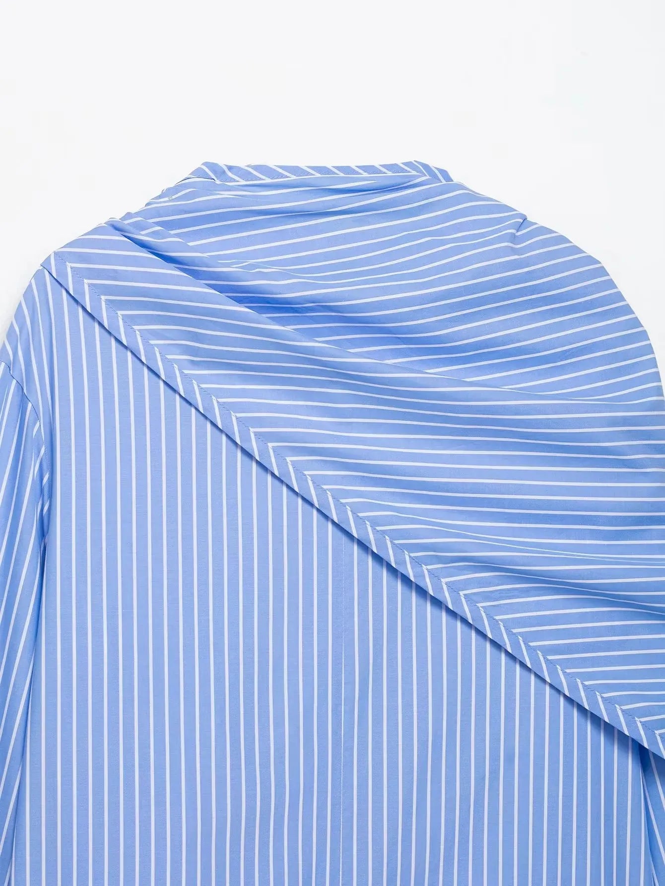 Camisa Casual Listrada com Lenço Integrado