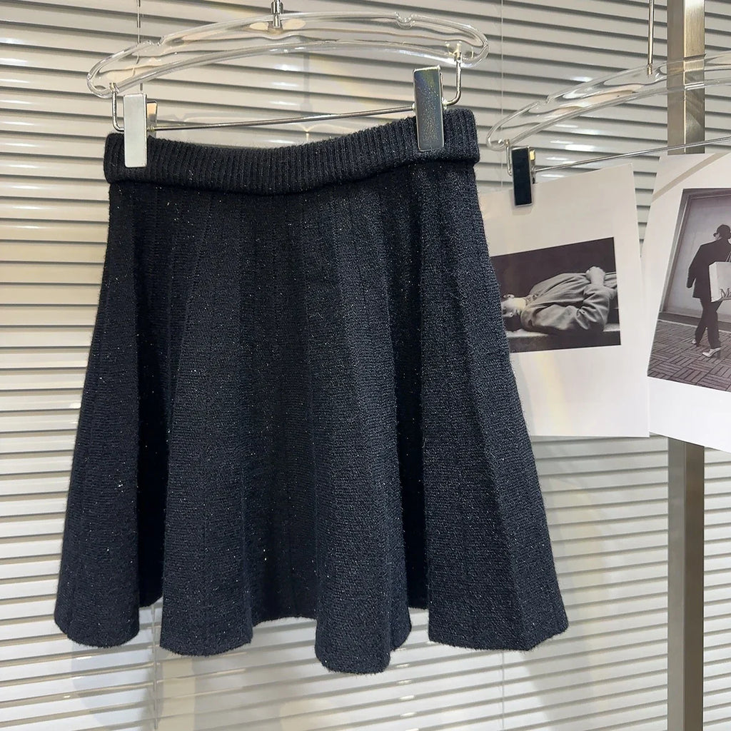 Conjunto Cardigã Curto e Saia Evasê com Bordados Artesanais e Pérolas