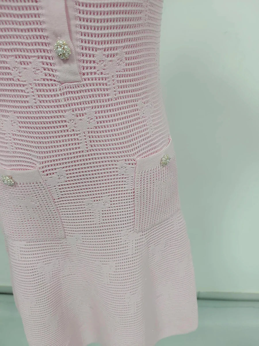 Vestido de Duas Peças em Tricô Vazado com Detalhes em Cristais e Pérolas