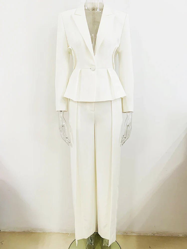 Conjunto de Alfaiataria Exclusivo – Blazer com Recortes e Calça com Fenda