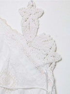 Top Elegante de Amarração com Bordado e Recorte Halter