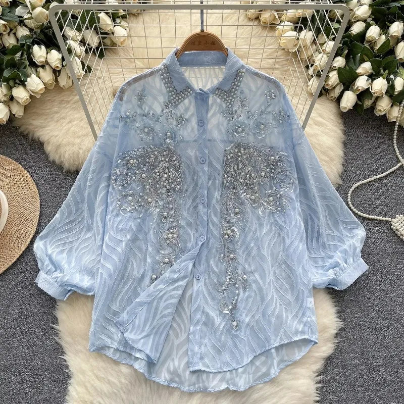 Camisa com Gola Alta, Bordados e Paetês – Elegância com Toque Brilhante