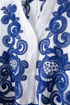 Conjunto Elegante – Camisa Bordada E Saia Plissada