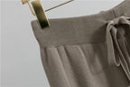 Conjunto de Tricô com Gola Alta e Calça Pantalona