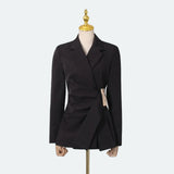 Blazer de Alfaiataria e Detalhe de Fivela Lateral - Modelagem Acinturada e Sofisticada