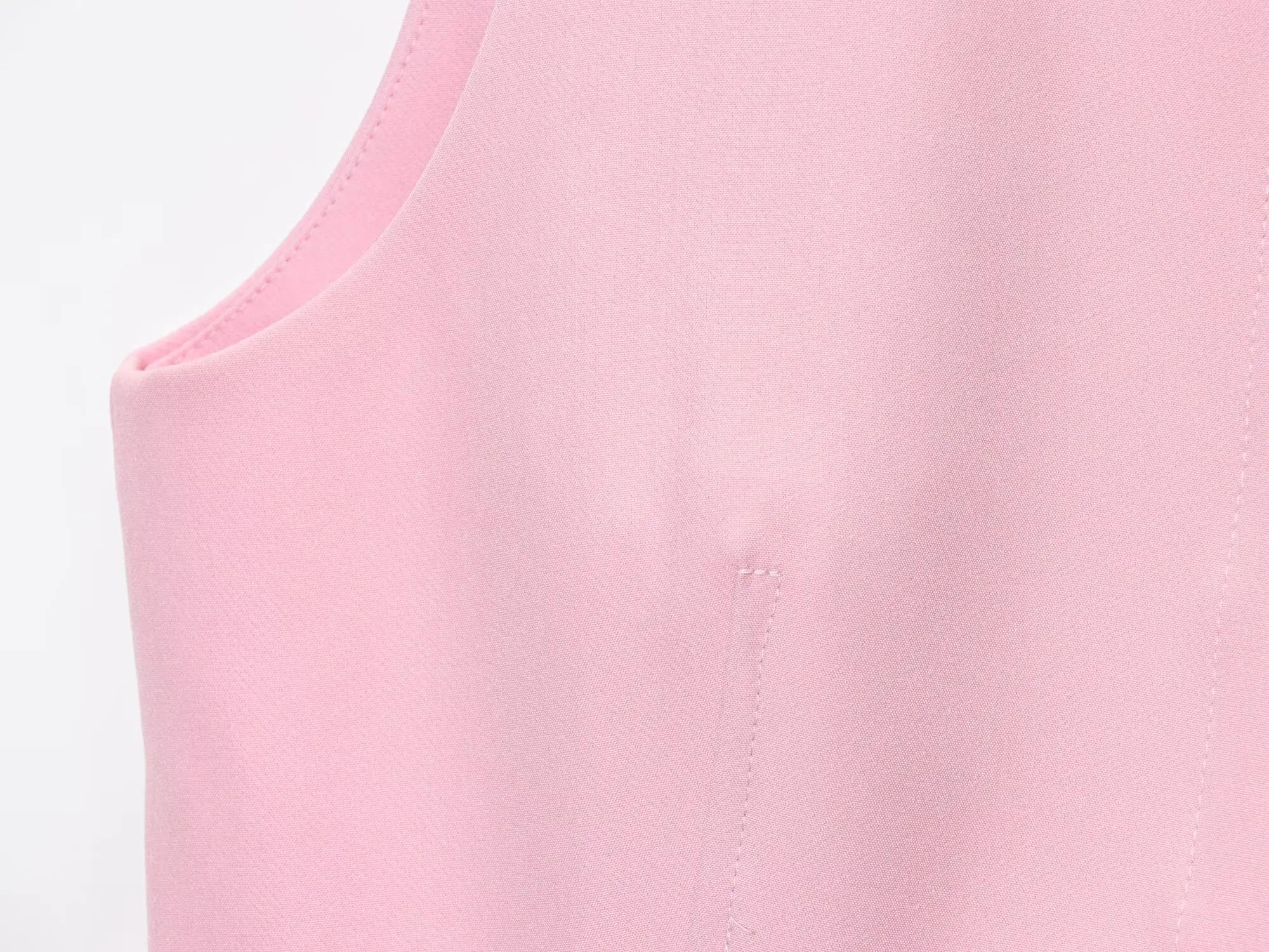 Colete Sem Mangas com Saia Curta ou Calça Flare, Estilo Moderno e Minimalista