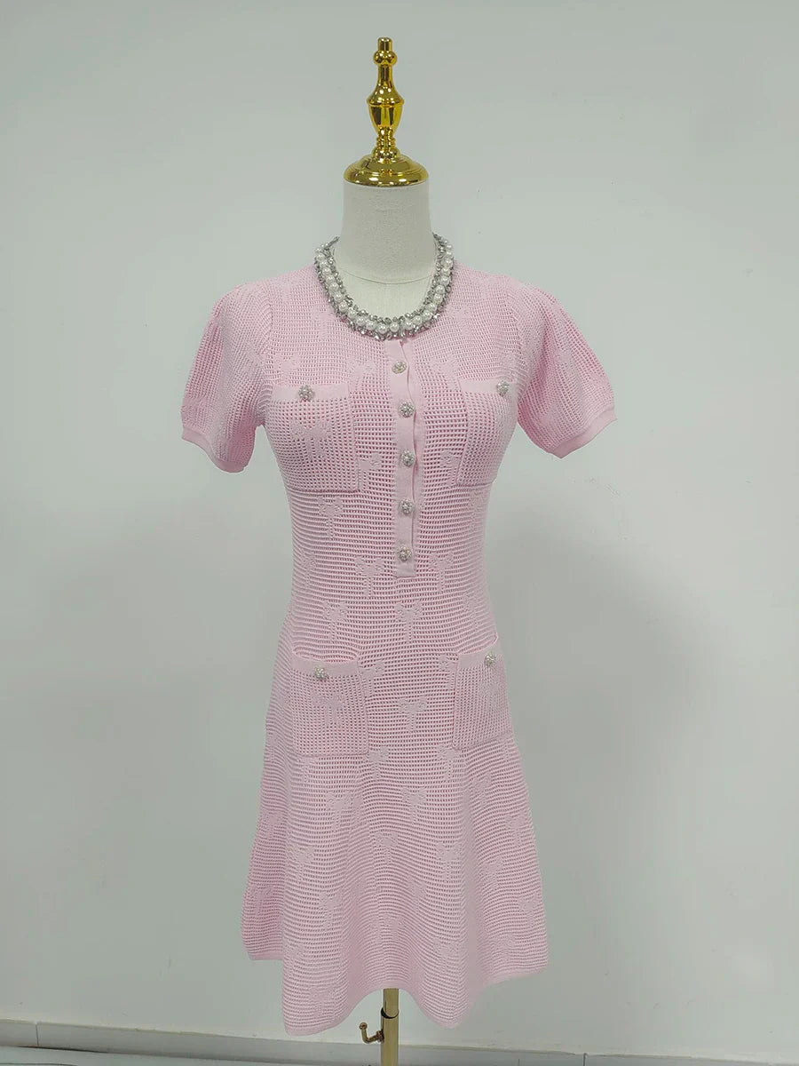 Vestido de Duas Peças em Tricô Vazado com Detalhes em Cristais e Pérolas
