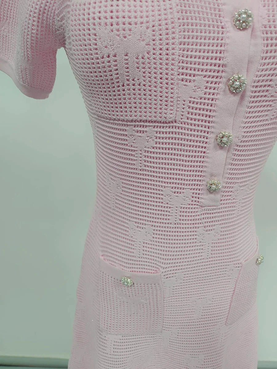 Vestido de Duas Peças em Tricô Vazado com Detalhes em Cristais e Pérolas
