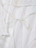 Top Elegante de Amarração com Bordado e Recorte Halter