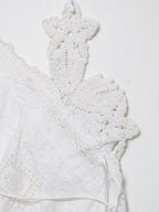 Top Elegante de Amarração com Bordado e Recorte Halter