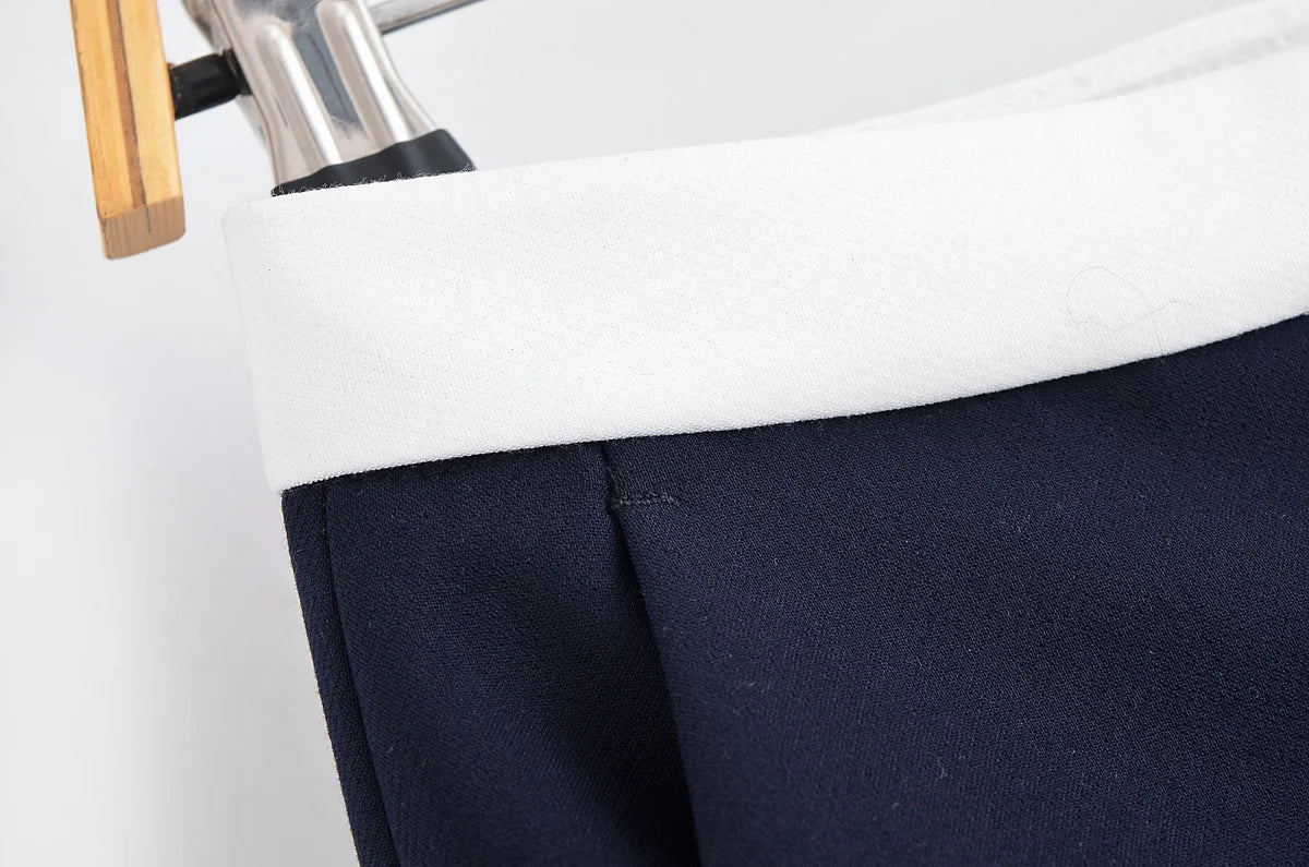 Conjunto Feminino Versátil – Blusa Básica com Recortes e Calça Reta Cintura Alta