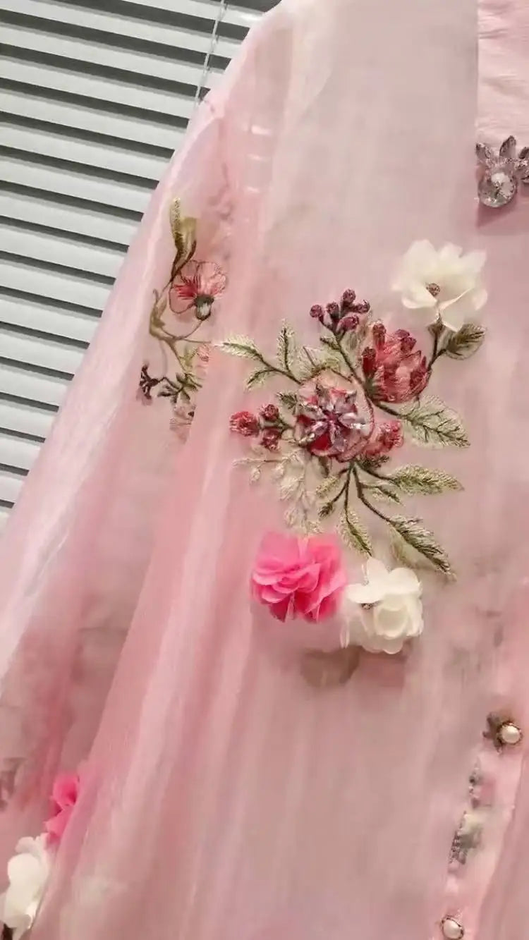 Camisa com Bordado de Flores e Brilhos – Leveza e Charme