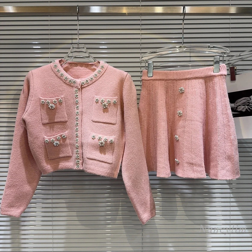 Conjunto Cardigã Curto e Saia Evasê com Bordados Artesanais e Pérolas