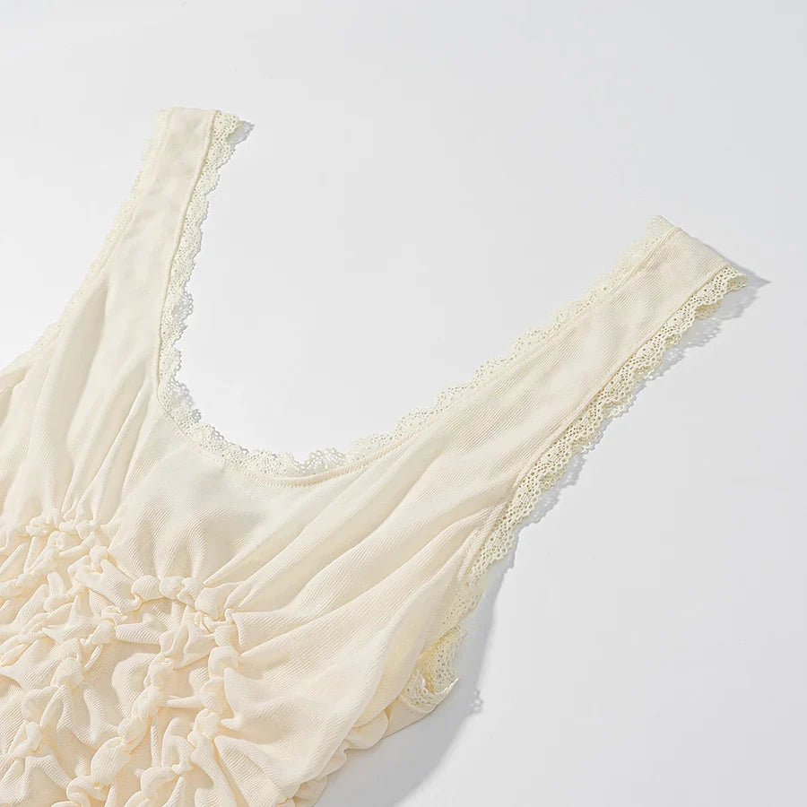 Top Modelo Escultural com Drapeado Delicado e Decote em V – Silhueta Elegante e Ajuste Modelado