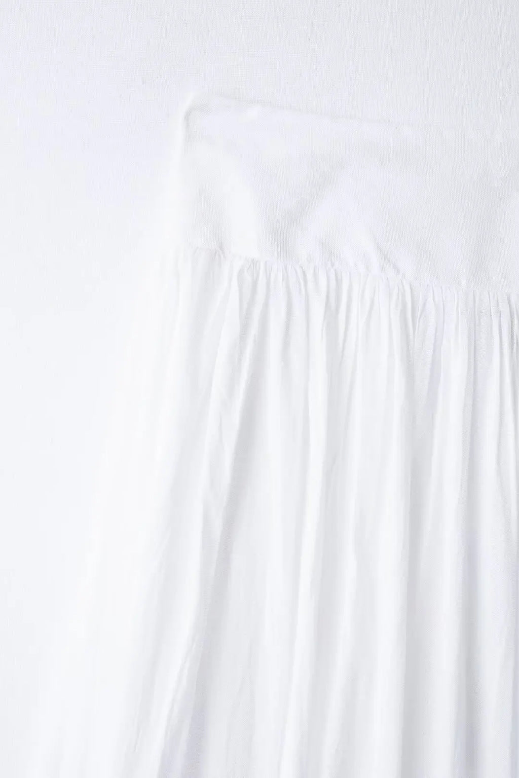 Conjunto Elegante – Camisa Bordada E Saia Plissada