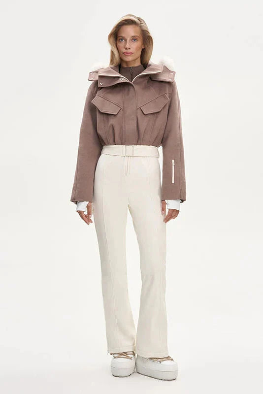 Macacão Feminino de Inverno em Lã com Design Estruturado e Zíper Frontal – Elegância Contemporânea