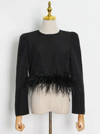 Blusa Minimalista com Plumas – Estilo e Sofisticação