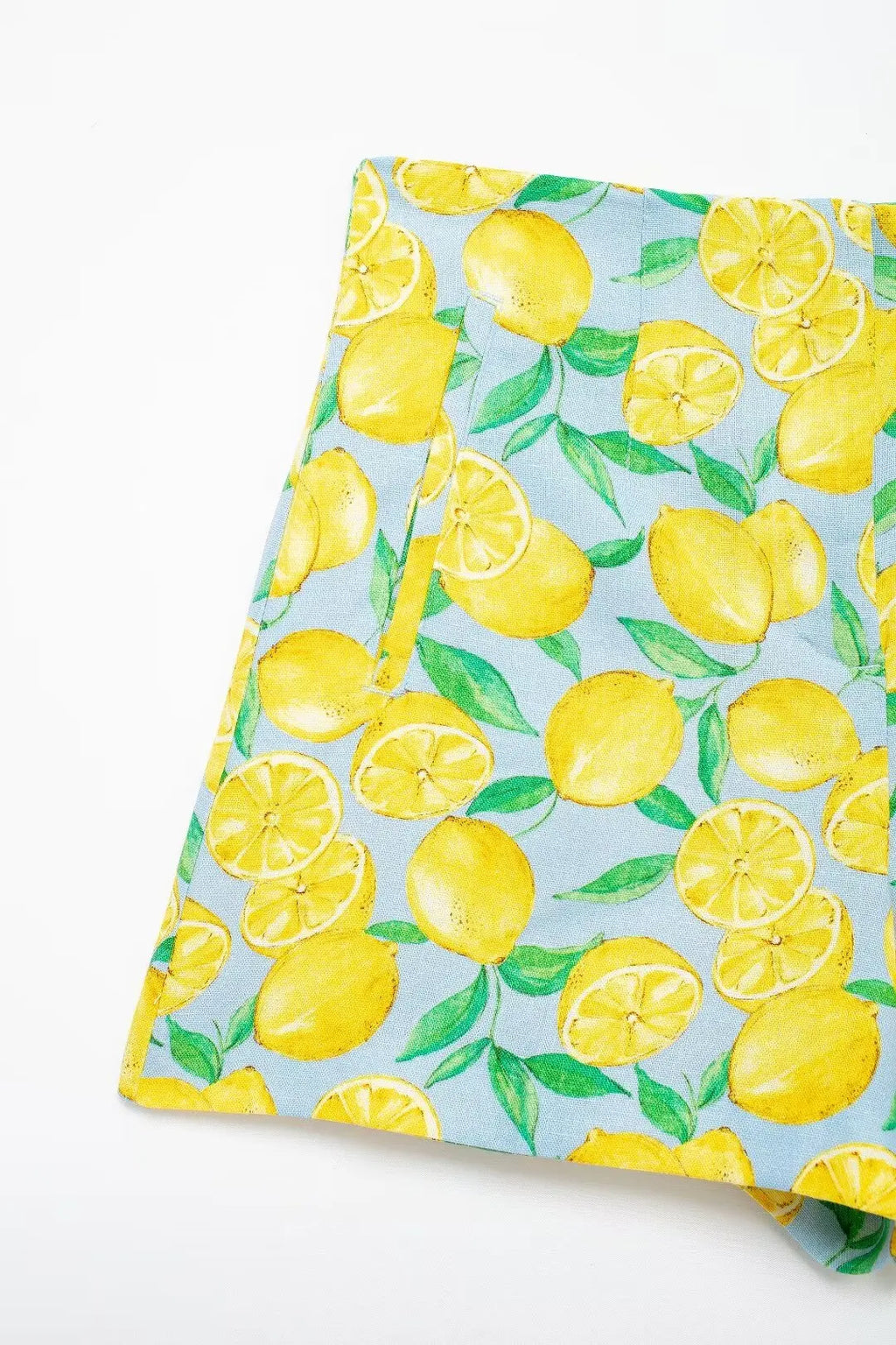 Conjunto Verão – Camisa Estampada com Amarração + Shorts de Cintura Alta