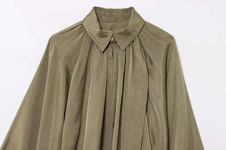Jaqueta Bomber em Cetim Leve – Zíper Frontal e Detalhe Plissado, Casual e Elegante
