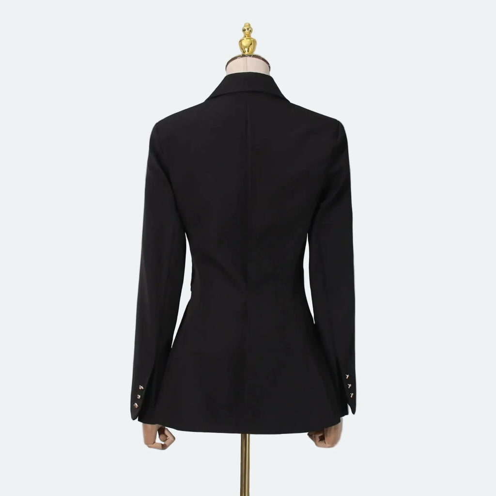 Blazer de Alfaiataria e Detalhe de Fivela Lateral - Modelagem Acinturada e Sofisticada