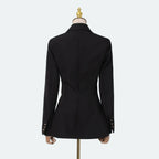 Blazer de Alfaiataria e Detalhe de Fivela Lateral - Modelagem Acinturada e Sofisticada