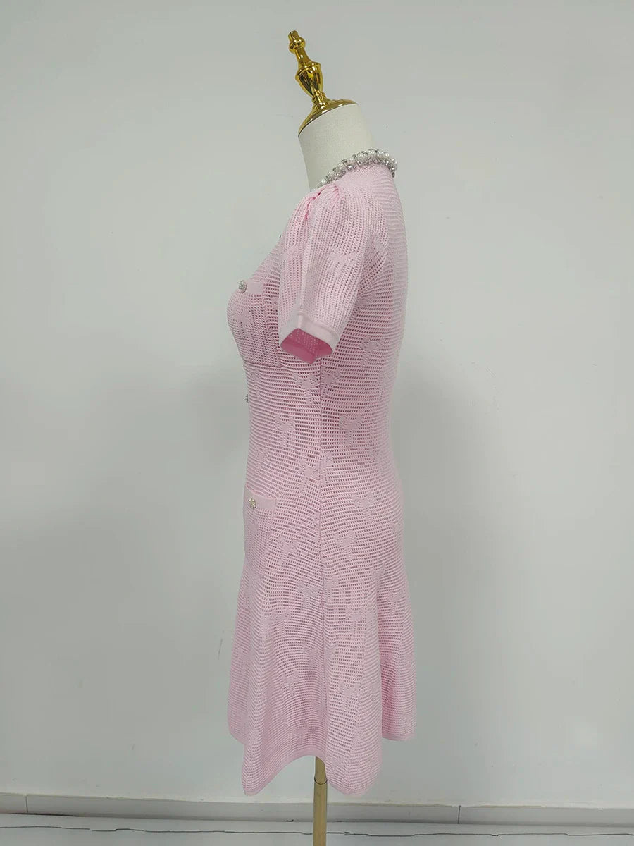 Vestido de Duas Peças em Tricô Vazado com Detalhes em Cristais e Pérolas