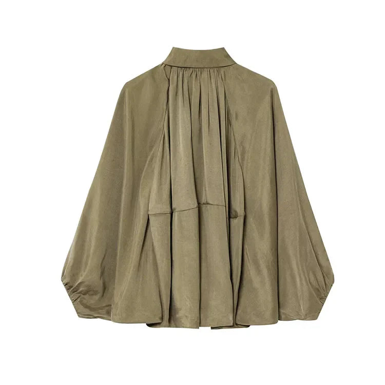 Jaqueta Bomber em Cetim Leve – Zíper Frontal e Detalhe Plissado, Casual e Elegante