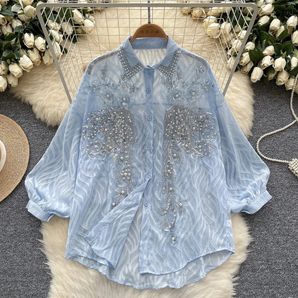 Camisa com Gola Alta, Bordados e Paetês – Elegância com Toque Brilhante