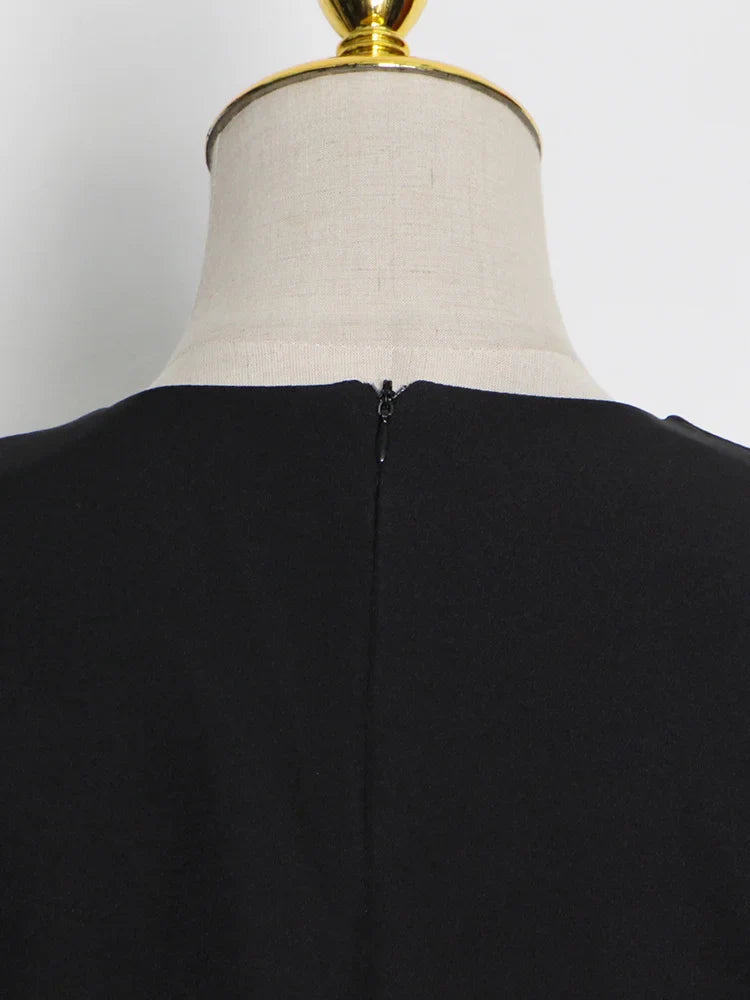 Blusa Minimalista com Plumas – Estilo e Sofisticação