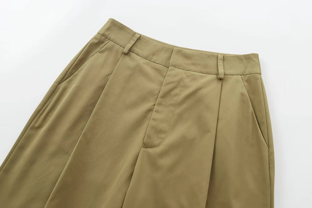 Conjunto Feminino Elegante com Casaco de Bolsos e Calça de Alfaiataria