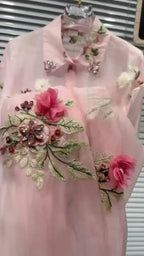 Camisa com Bordado de Flores e Brilhos – Leveza e Charme