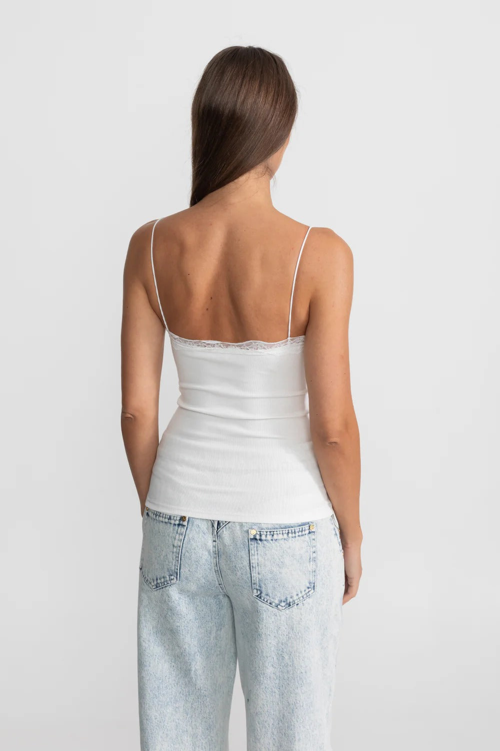 Camisete Harmonia com Renda Delicada e Caimento Ajustado