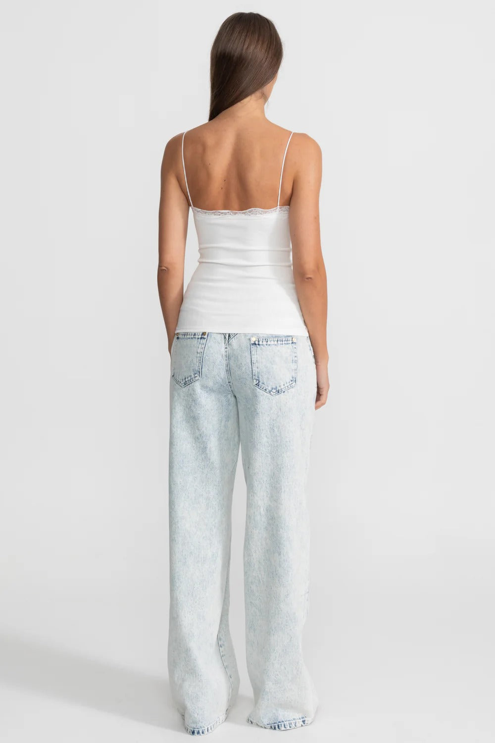 Camisete Harmonia com Renda Delicada e Caimento Ajustado