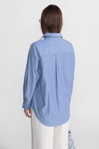 Camisa Casual com Laço Frontal e Listras Elegantes