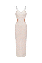 Vestido Halter com Bordado à Mão em Pedrarias e Recortes Sensuais – Elegância Escultural para Ocasiões Especiais